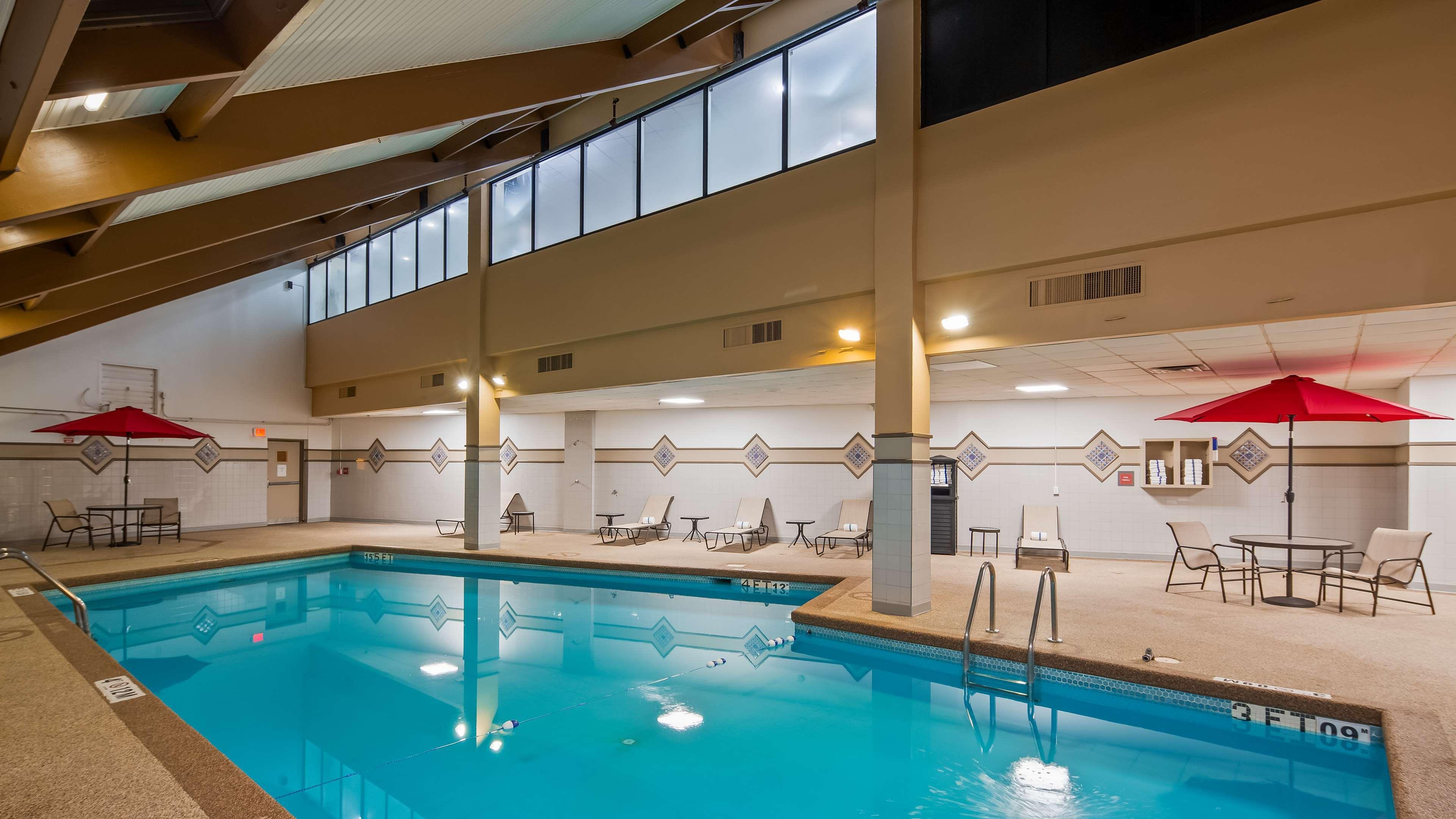 Best Western Plus Kansas City Sports Complex Hotel Exterior photo