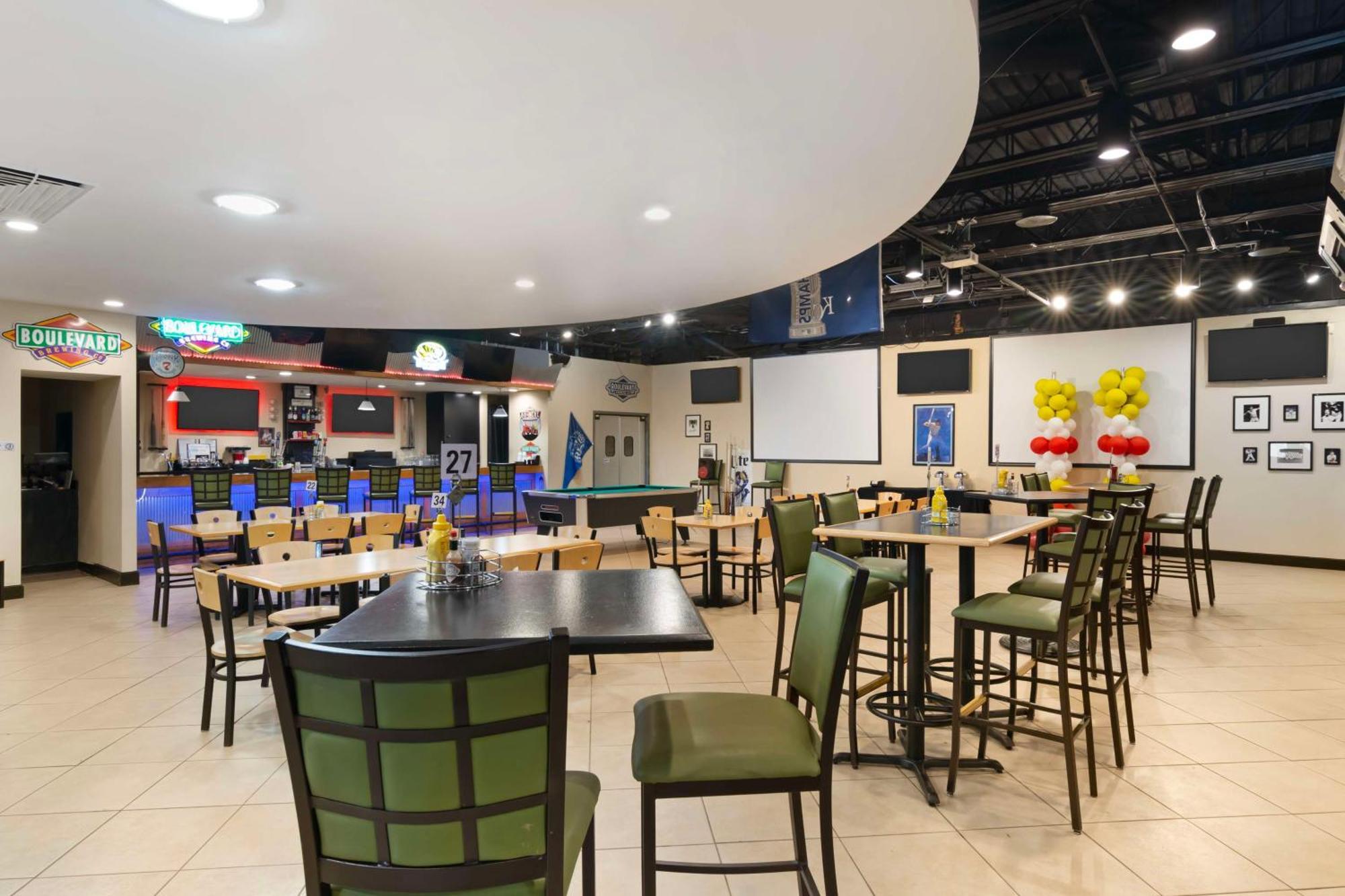 Best Western Plus Kansas City Sports Complex Hotel Exterior photo