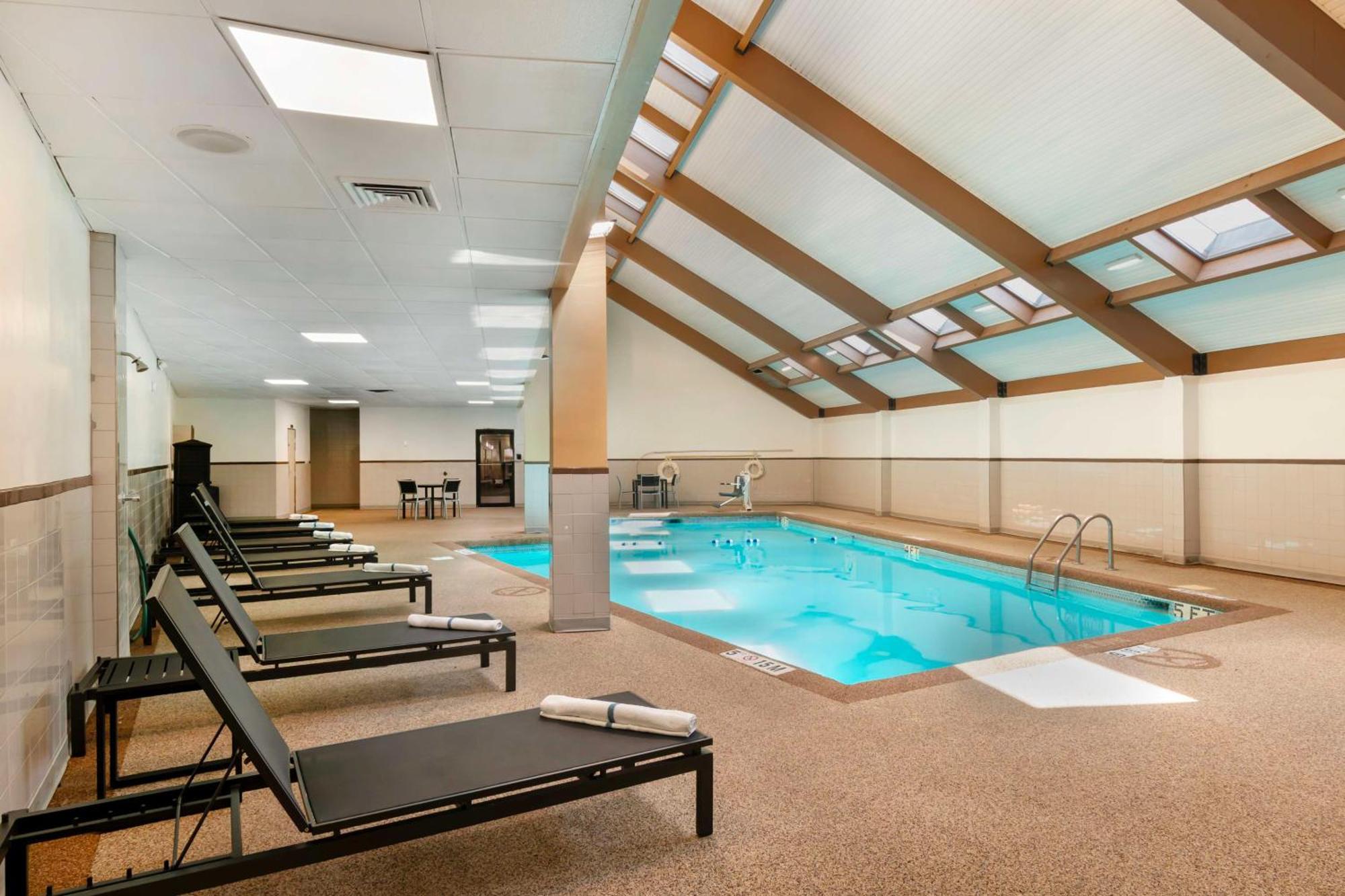 Best Western Plus Kansas City Sports Complex Hotel Exterior photo