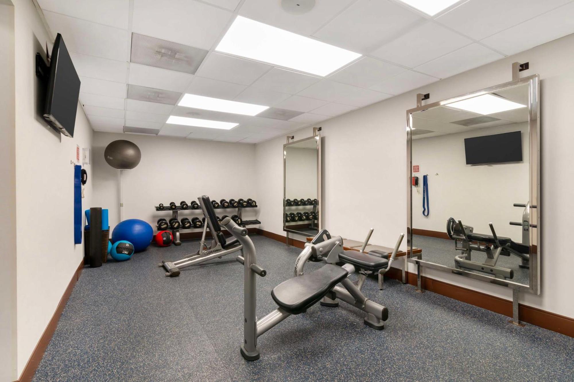 Best Western Plus Kansas City Sports Complex Hotel Exterior photo