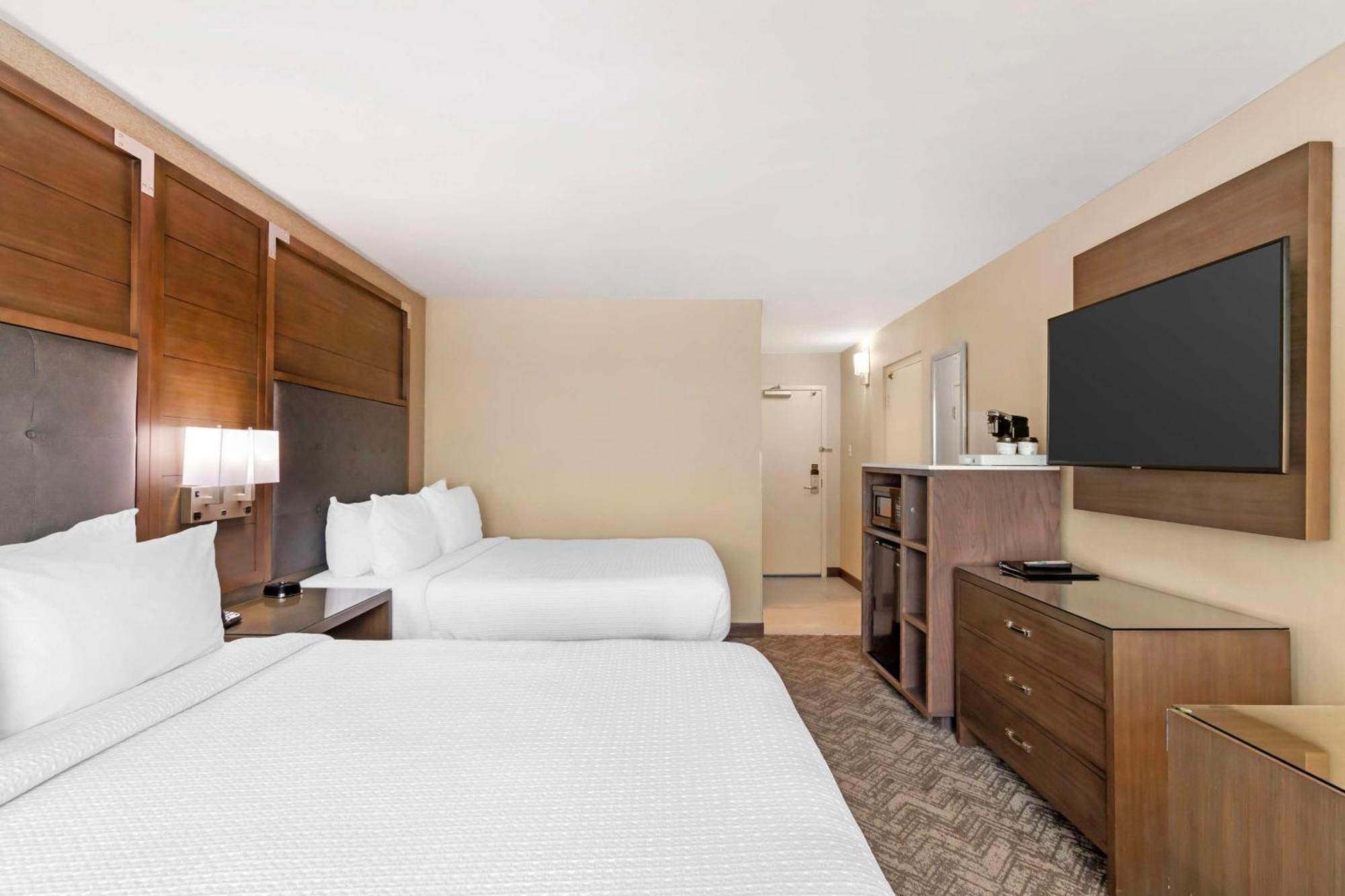 Best Western Plus Kansas City Sports Complex Hotel Exterior photo