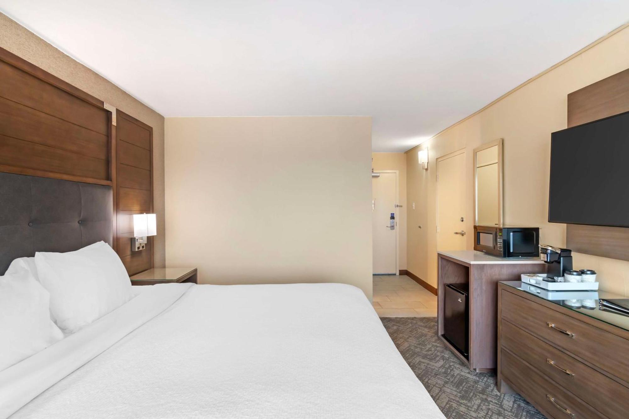 Best Western Plus Kansas City Sports Complex Hotel Exterior photo