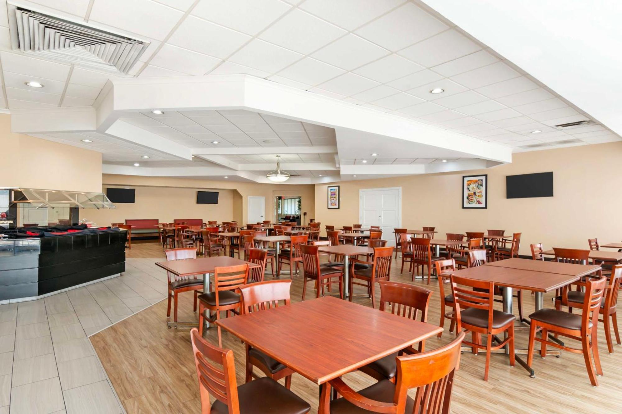 Best Western Plus Kansas City Sports Complex Hotel Exterior photo