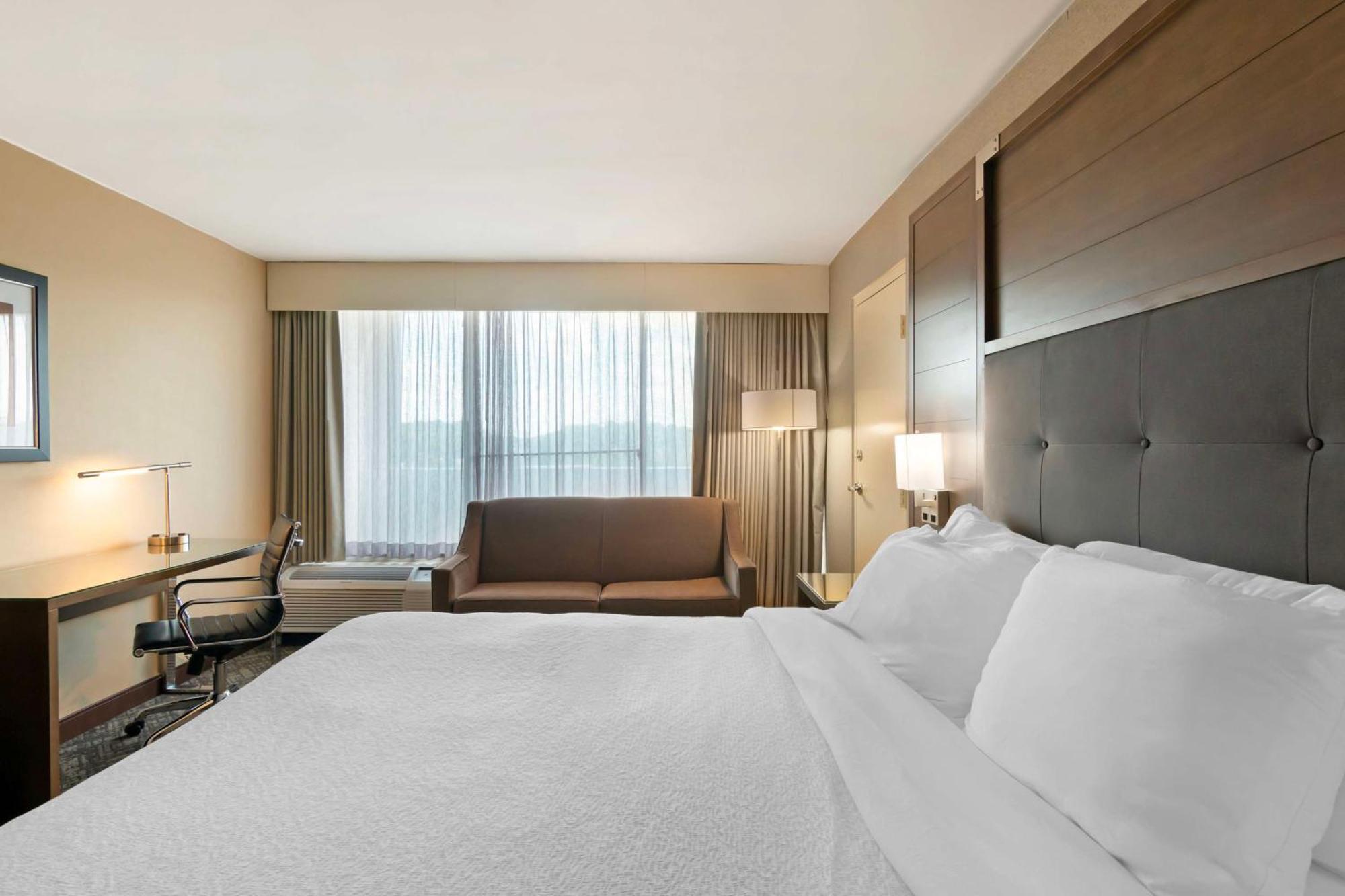 Best Western Plus Kansas City Sports Complex Hotel Exterior photo