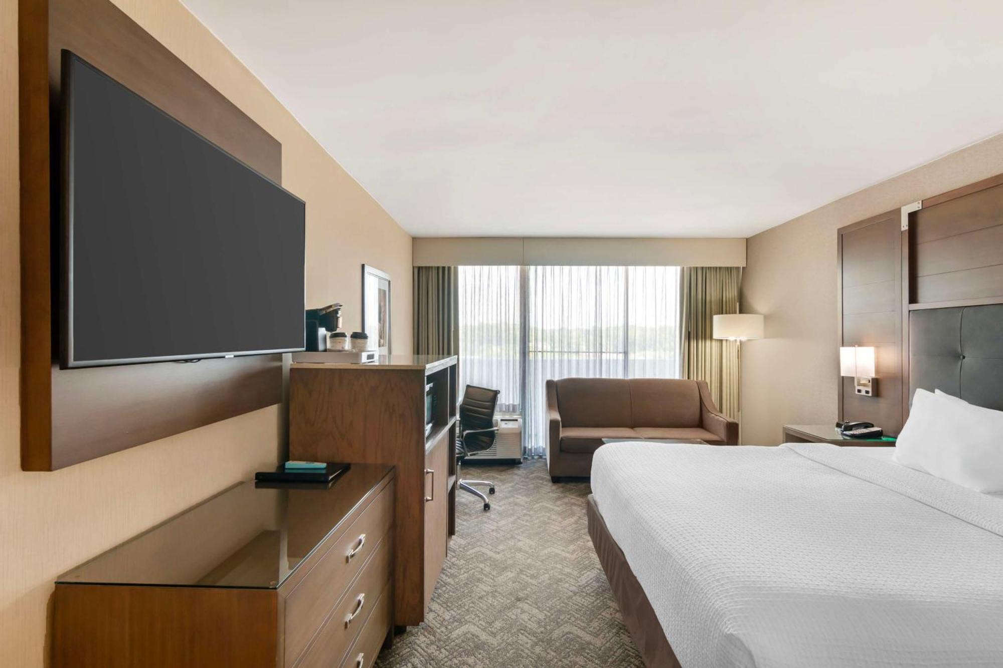 Best Western Plus Kansas City Sports Complex Hotel Exterior photo