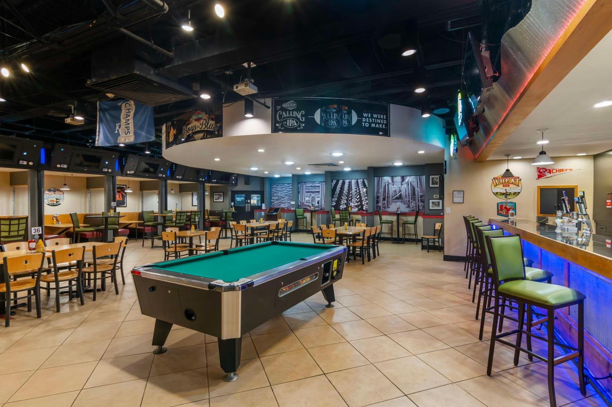 Best Western Plus Kansas City Sports Complex Hotel Exterior photo