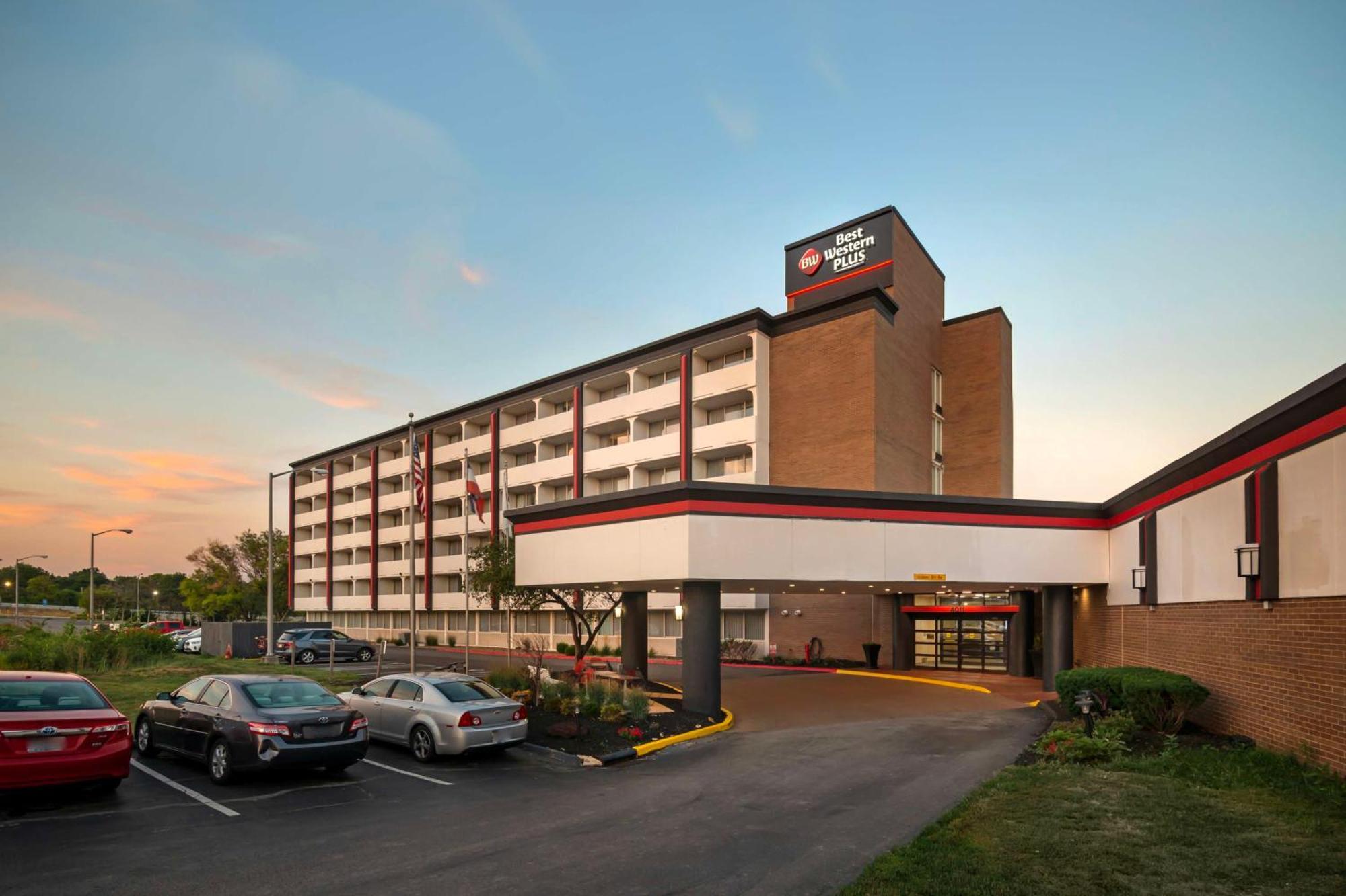 Best Western Plus Kansas City Sports Complex Hotel Exterior photo