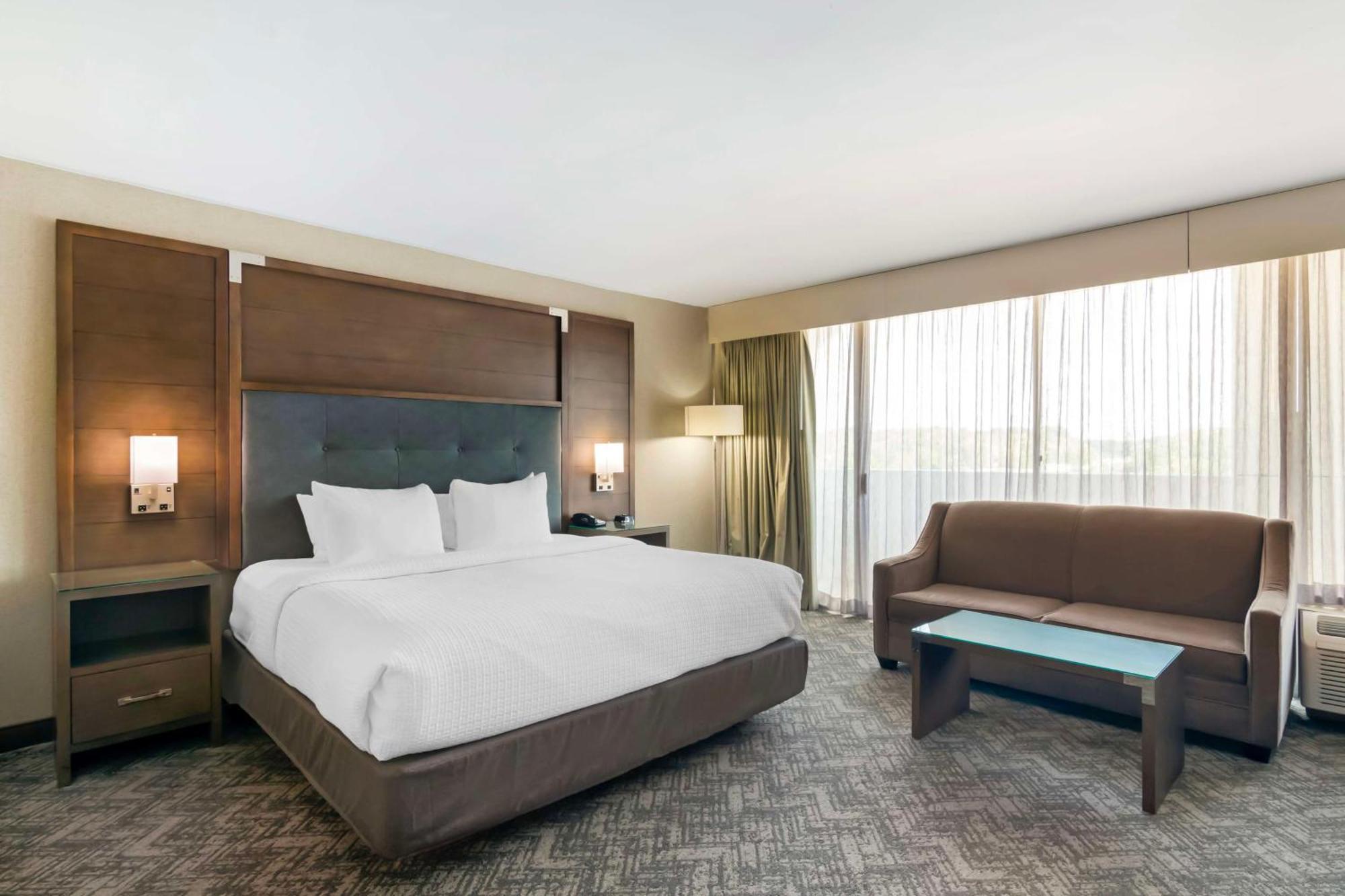 Best Western Plus Kansas City Sports Complex Hotel Exterior photo