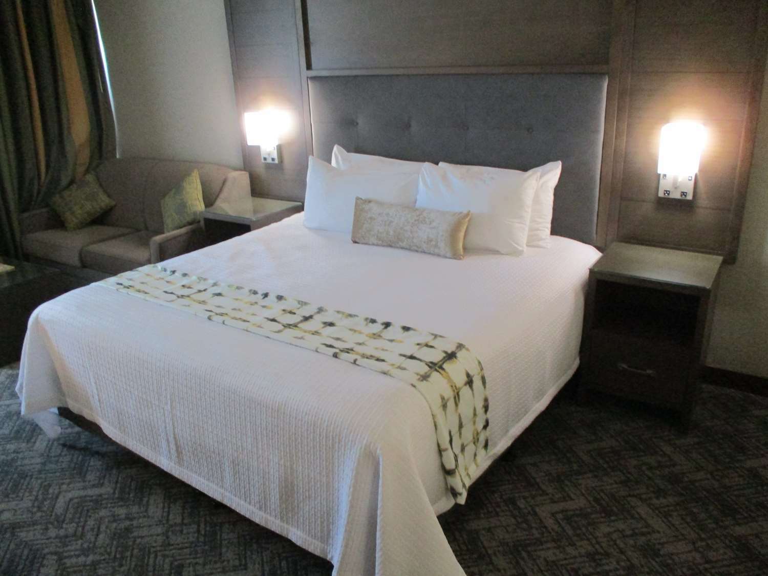 Best Western Plus Kansas City Sports Complex Hotel Room photo