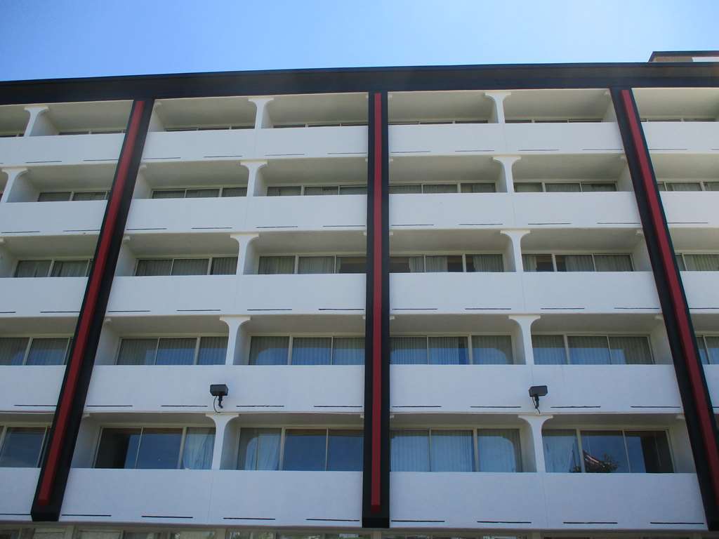 Best Western Plus Kansas City Sports Complex Hotel Exterior photo