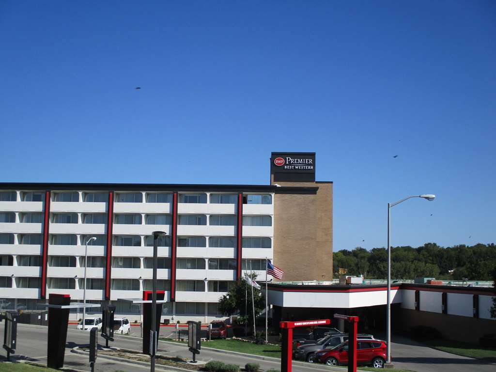 Best Western Plus Kansas City Sports Complex Hotel Exterior photo